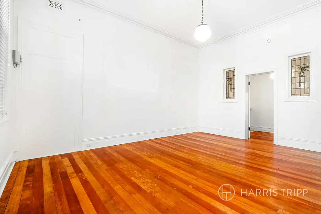 Charming One Bedroom Victorian Apartment in Prime Petersham Location