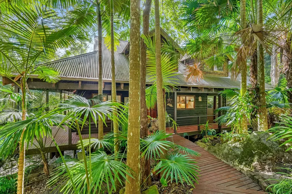Matcham  Central Coast sea & tree change. 5 bedroom home, 5acres, close to amenities.