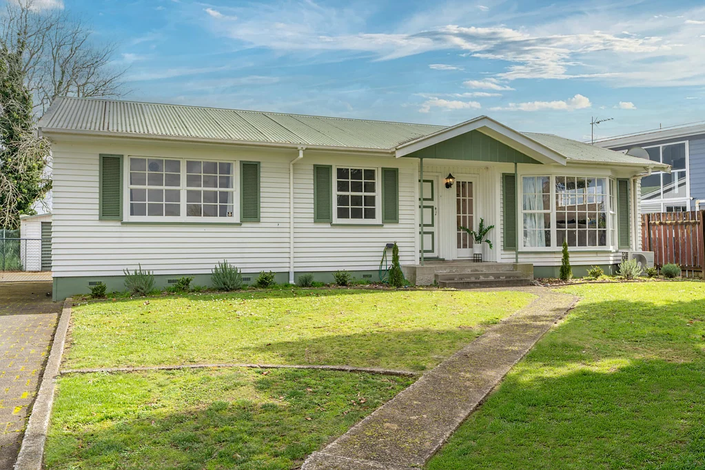 Saint Andrews 4房 双车库 + 728㎡大地块！ 自住舒适，投资稳健！ Owners Have Relocated - Act Fast!