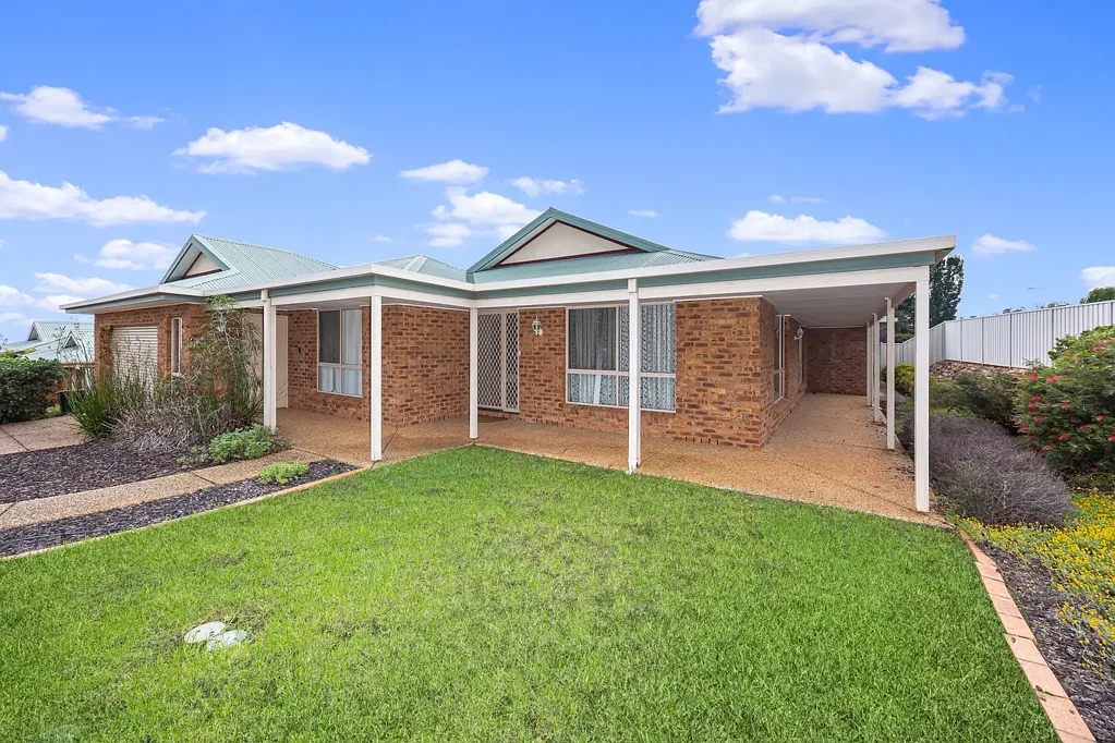 1 Yanko Crescent, Bourkelands, NSW 2650