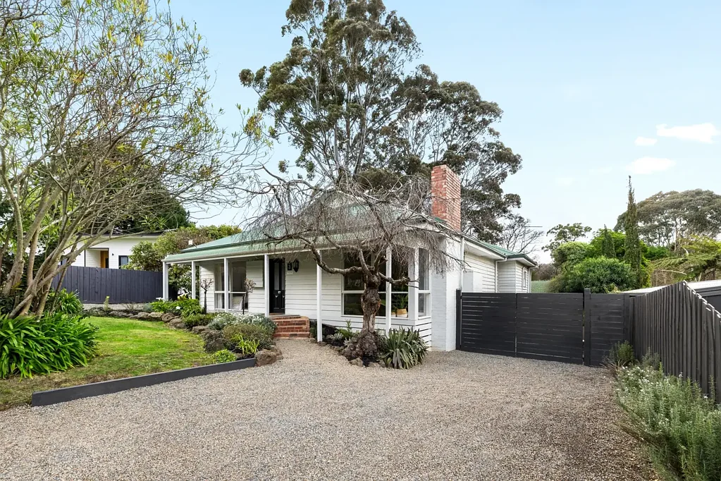 Monbulk 4બેડરૂમ Family Living at Its Finest: Spacious Entertainer’s Haven in Monbulk