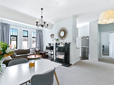 Mount Victoria 2房  Sleek, Spacious, and Moments from It All!