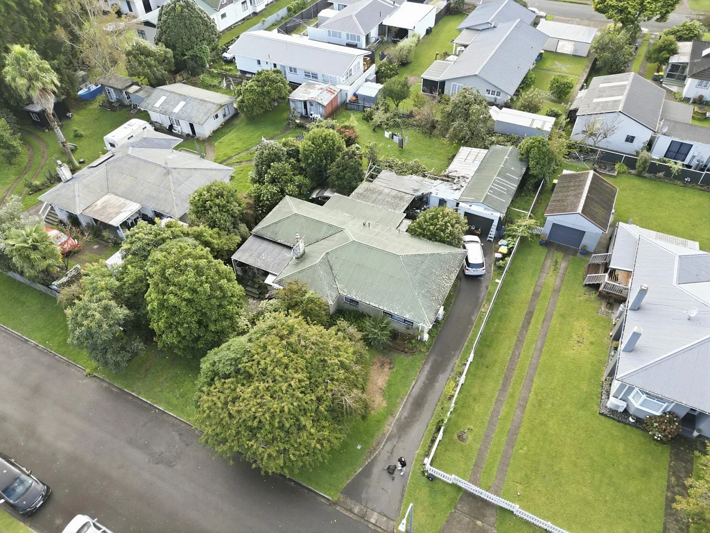 Te Puke 3 Bedroom 1018 m2 SECTION + HOUSE