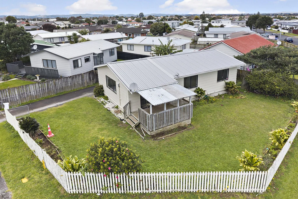 Clendon Park 3Kwarto Sunny, single level & full of potential