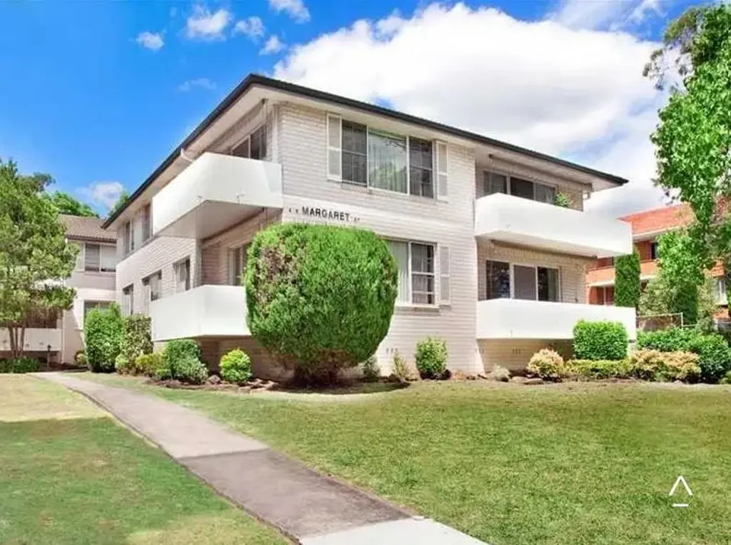 Freshly Painted Spacious Two Bedroom Unit