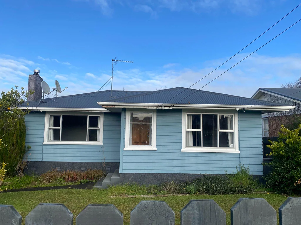 Charming 3 Bedroom Home with Garage and Outdoo...