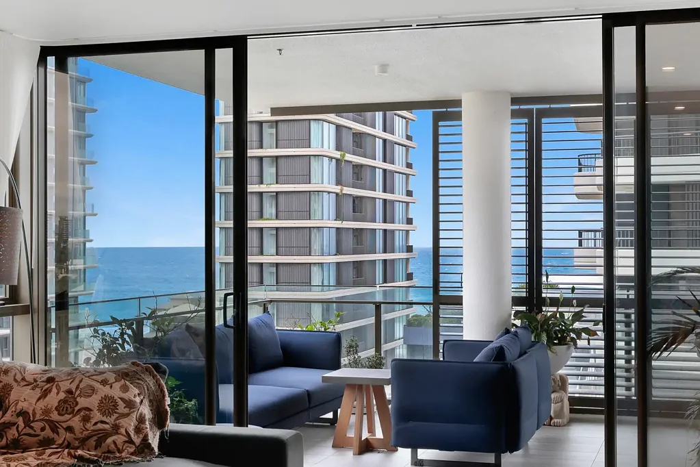 Main Beach 3Zimmer Cerulean Huge Half Floor - 2 Ensuited Bedrooms + 2 Side-By-Side Cars + Storage