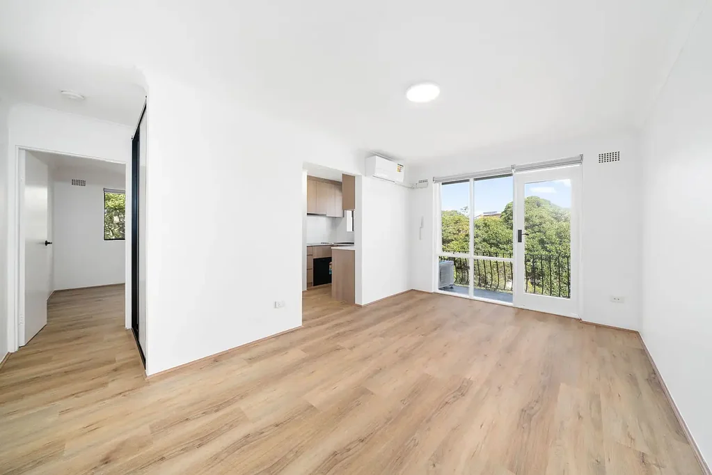 Fully renovated one bedroom apartment in great location