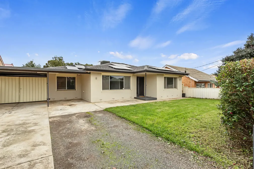 Neat 3 bedroom home in great location - Available 1st July