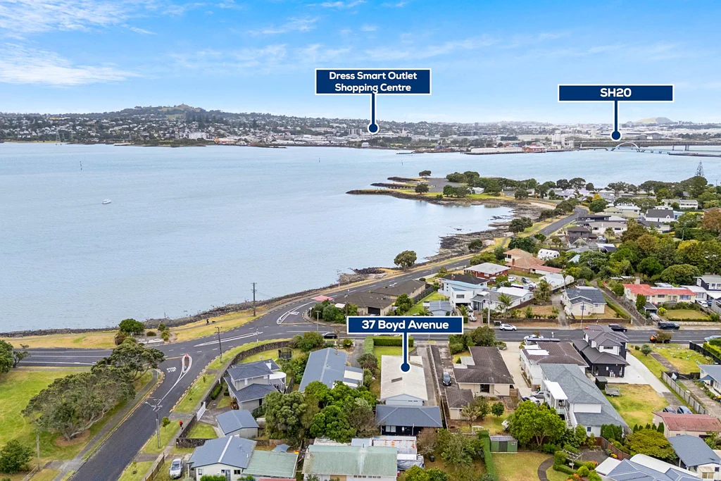 Mangere Bridge 6房 一宅双收｜海景主宅+独立副屋，投资自住两相宜！ Home & Income With Harbour Views