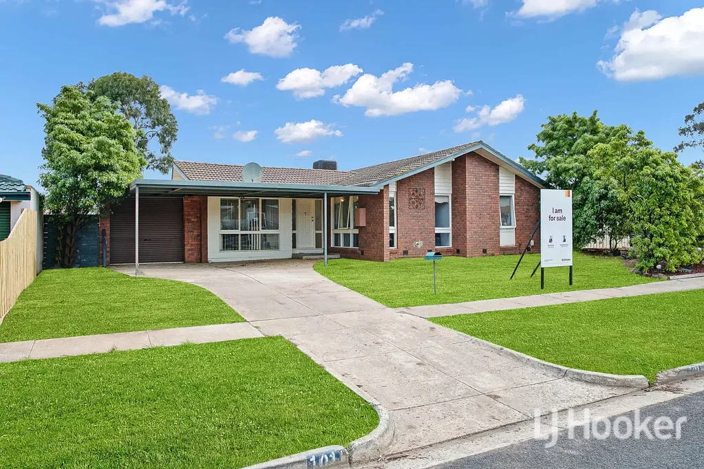 Melton West 4ਬੈੱਡਰੂਮ Family Home with STCA Opportunity in Prime Melton West Location!