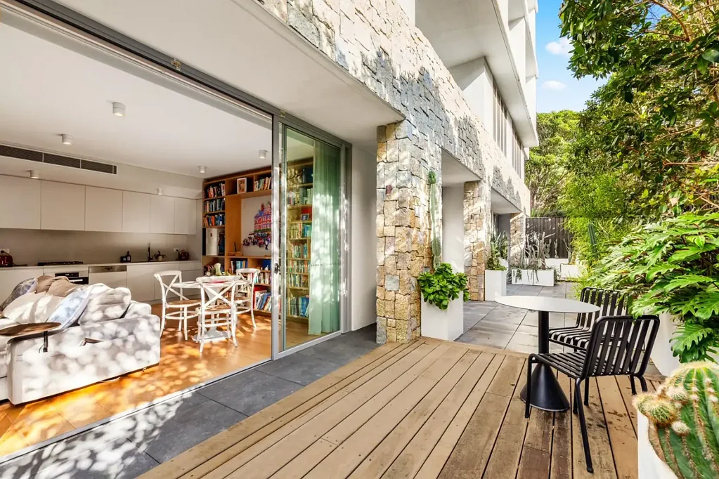 Semi-Sized North Facing Garden Apartment