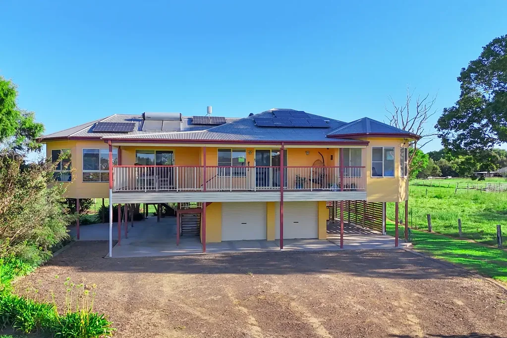 Gladstone 4 Slaapkamer Large Home on small acres located just Minutes to South West Rocks!
