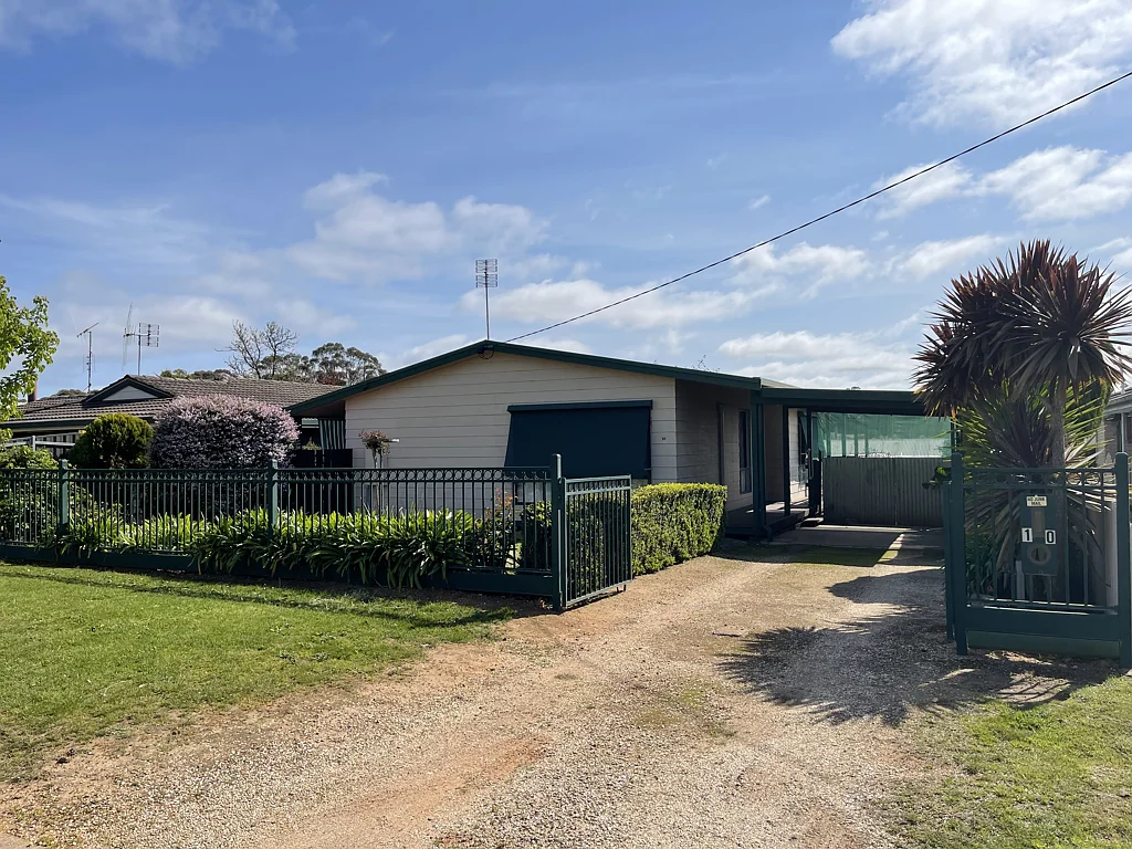 St Arnaud 3कमरा Neat, well maintained, updated 3 bedroom home in quiet street (Price reduced)