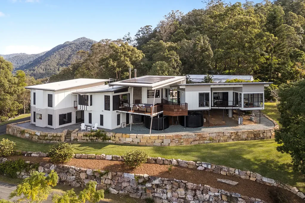 Samsonvale 4ਬੈੱਡਰੂਮ Hilltop retreat with stylish spaces & breathtaking panoramas