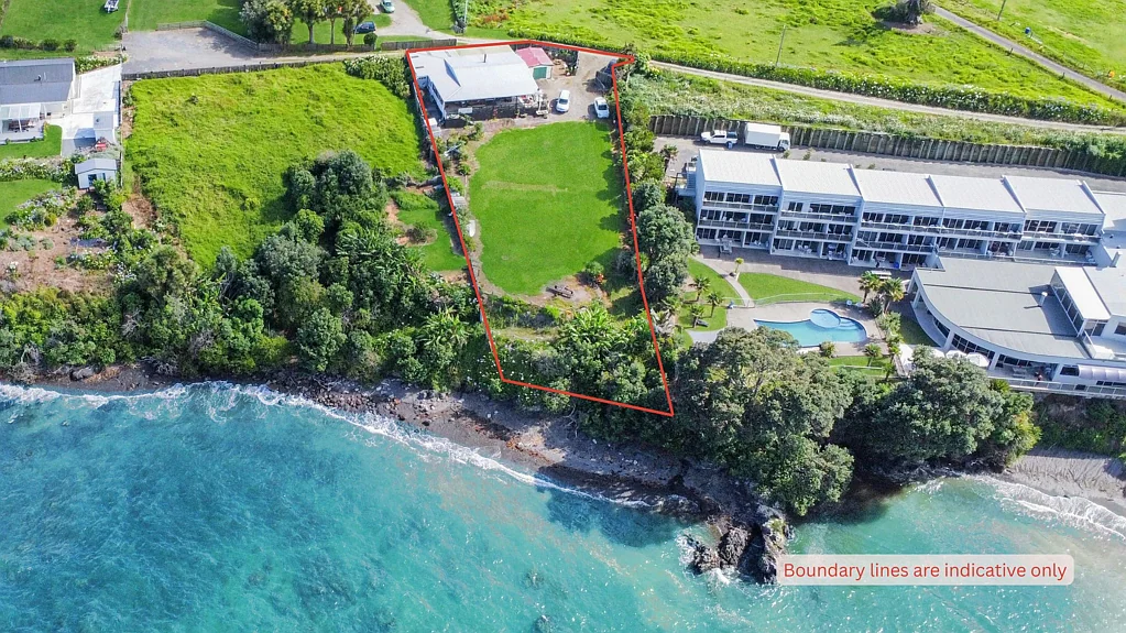 Te Kaha 3房  Absolute beachfront in Te Kaha - priced below RV
