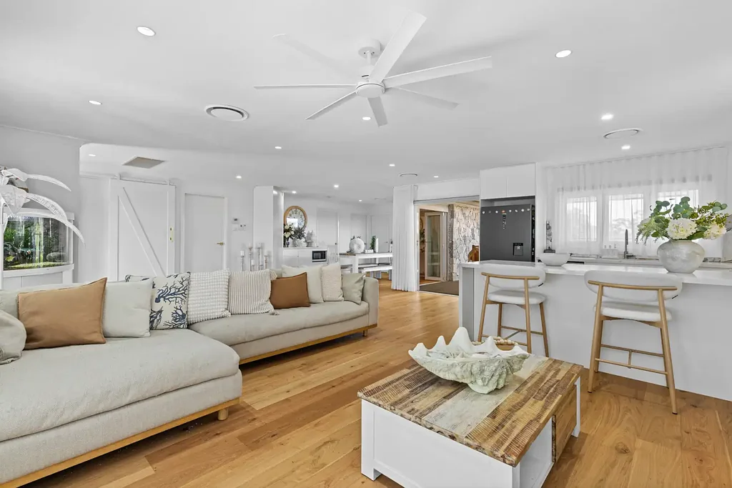 Menai 4房 私密的现代绿洲，坐拥美丽的丛林和山谷景观 Private Modern Oasis with beautiful Bush & Valley views