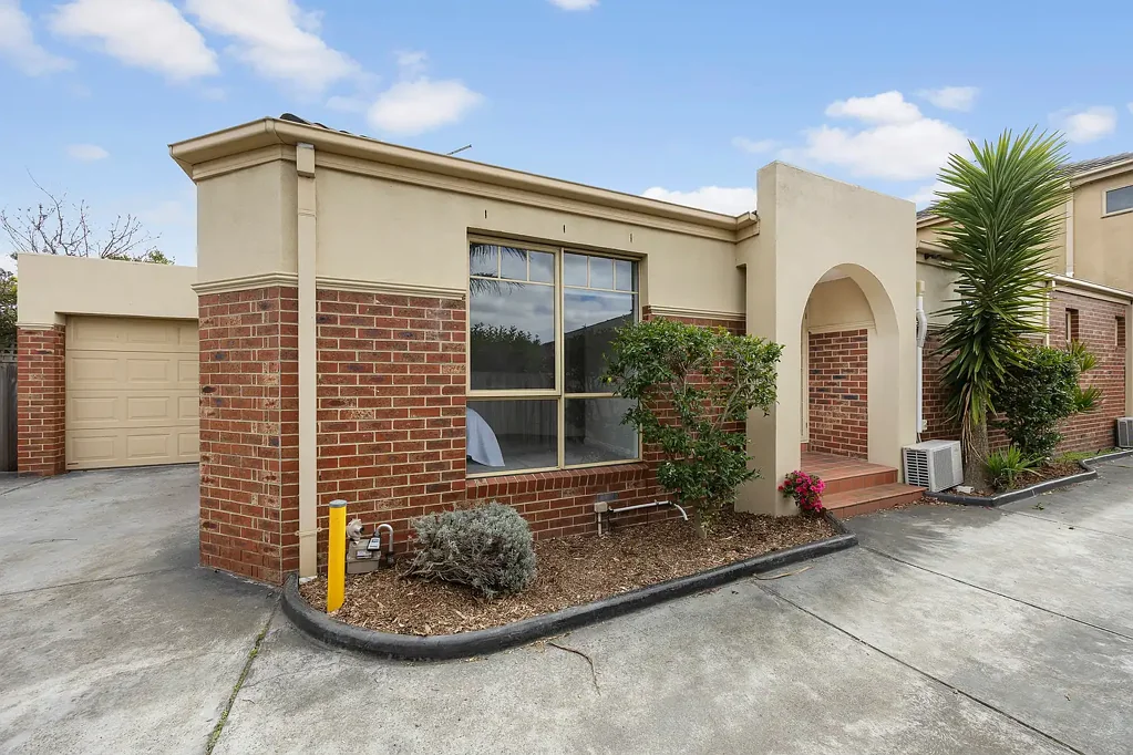 Mentone 2 Bedroom Single-Level Sanctuary in Mentone's Heart