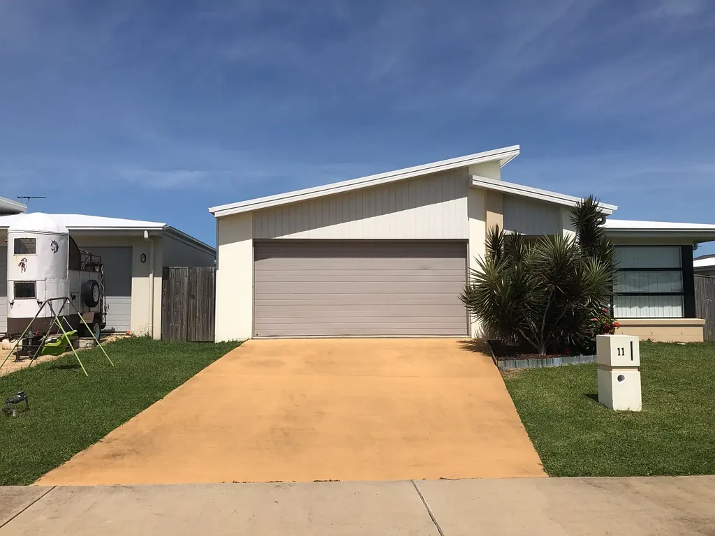 LOW MAINTENANCE FAMILY HOME IN BLACKS BEACH...