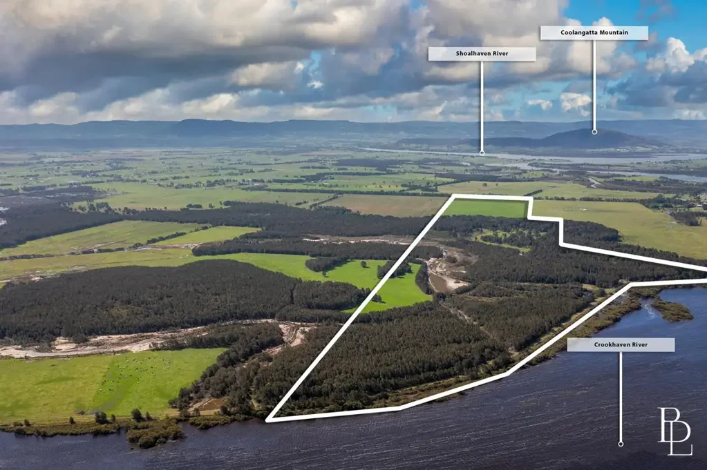 Pyree  Rare Rural Offering on Riverside Frontage