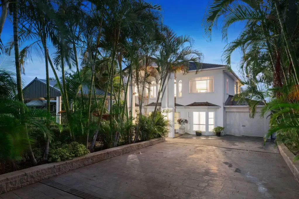16 Bishop Street, The Range, QLD 4700