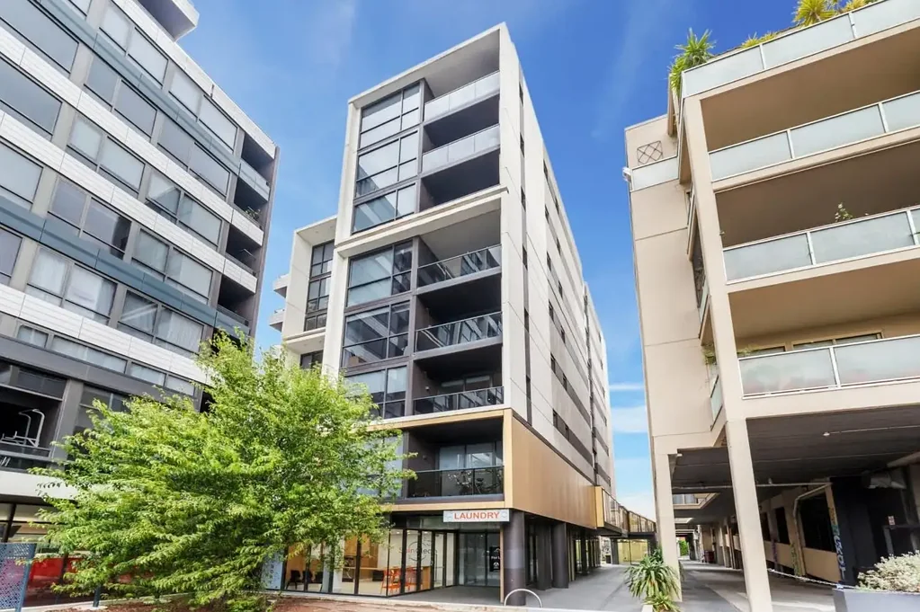 Stylish One-Bedroom Apartment with Westerly Views