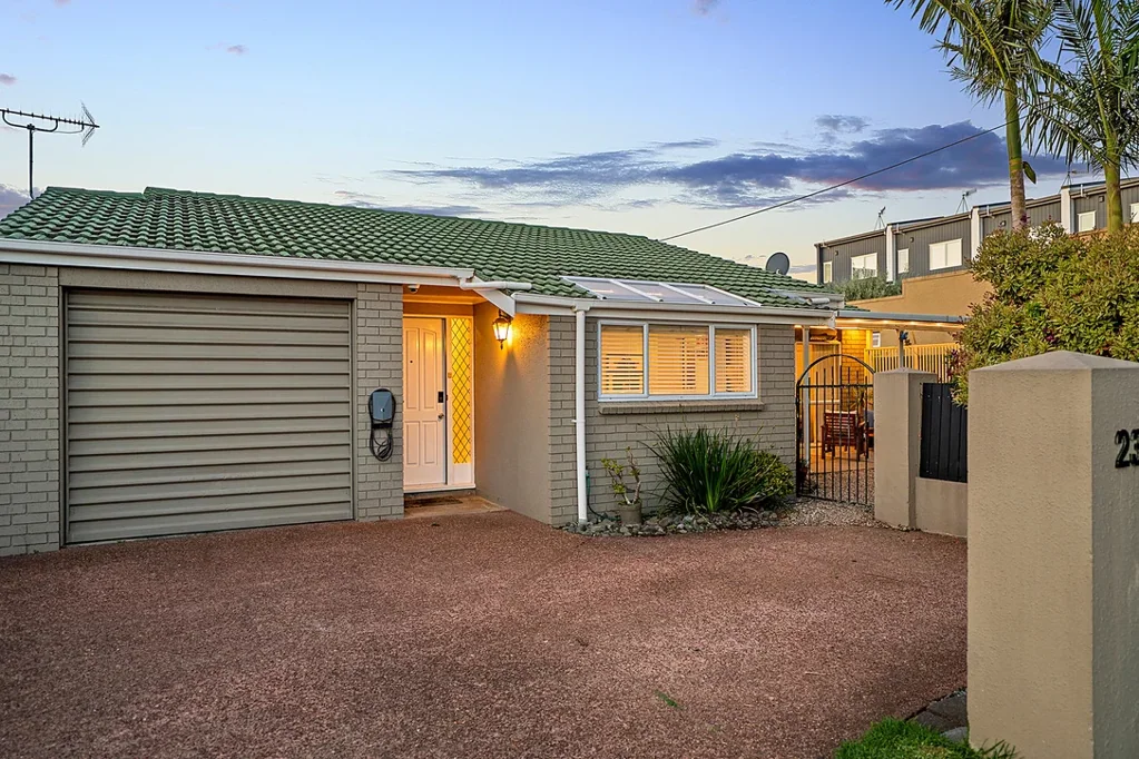 Takapuna 2Kwarto Single Level Central Takapuna Stunner!