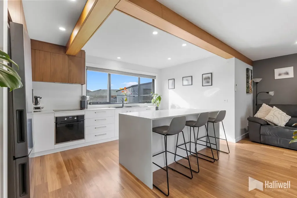 Devonport 2房  Location, Lifestyle & Potential on a Huge Block