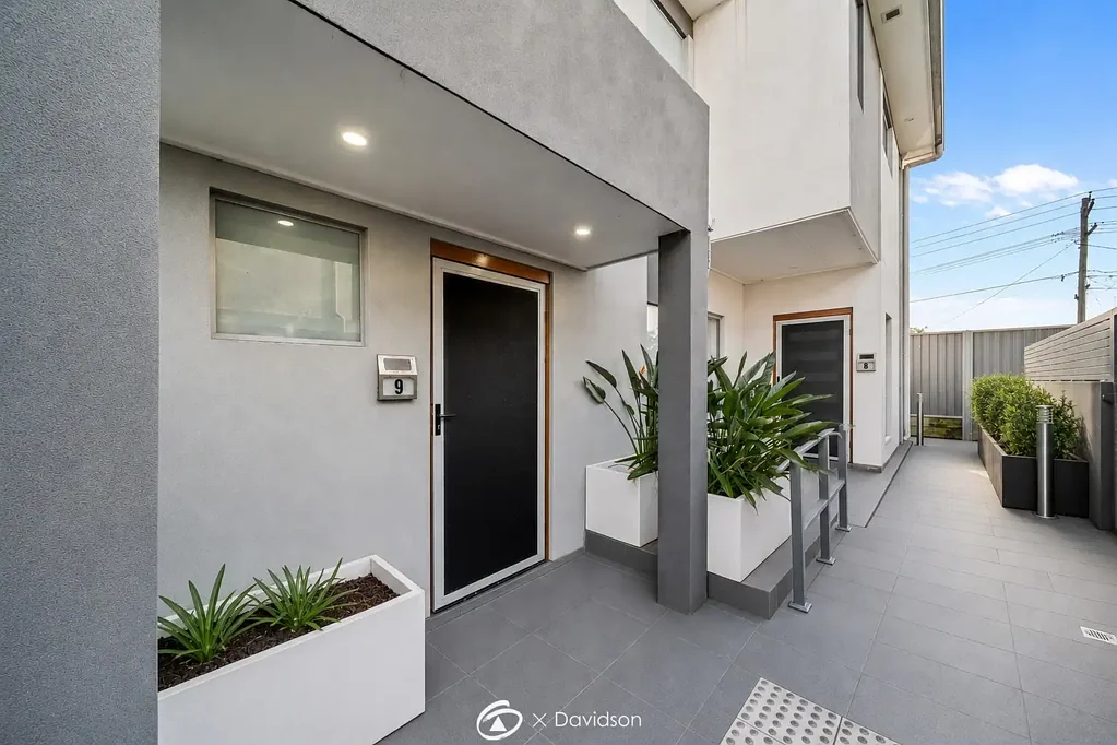 Moorebank 3침실 Contemporary Townhouse Living with Style, Space and Everyday Convenience
