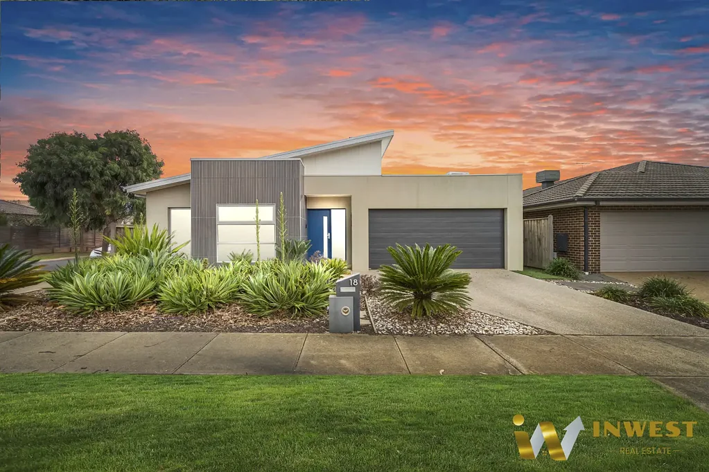 Weir Views 4Moenga Spacious Family Living with Two Living Areas in Weir Views