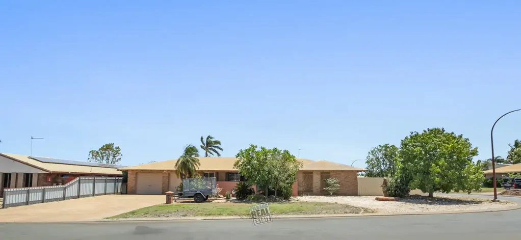 Millars Well 4房  Big home with loads of parking and a pool