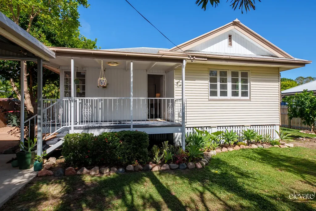 Wulguru 3房  Queenslander Charm, High-Clearance Shed & Established Gardens - Large Block in Wulguru!