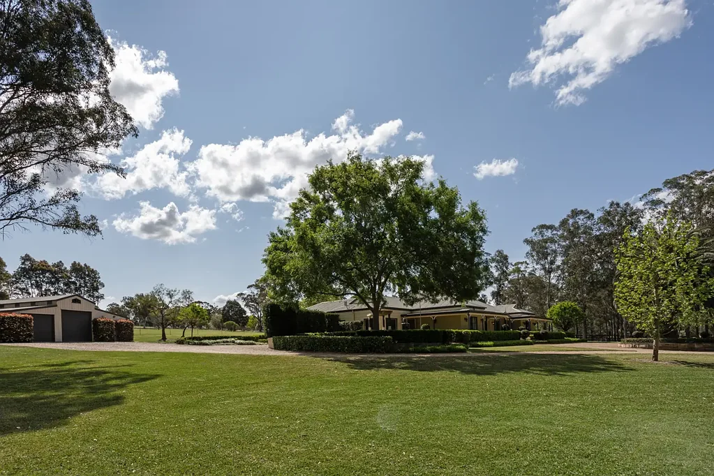 Oakville 5침실 Strategic Acreage Holding with Immediate Lifestyle Appeal and Long-Term Development Relevance