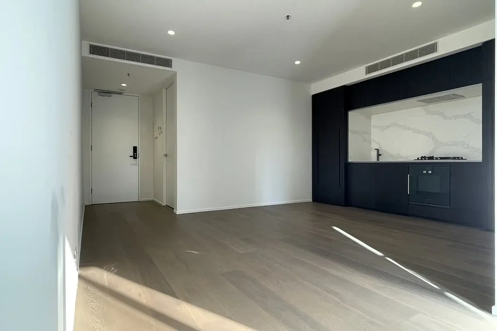 1 bed apartment with Storage Cage
