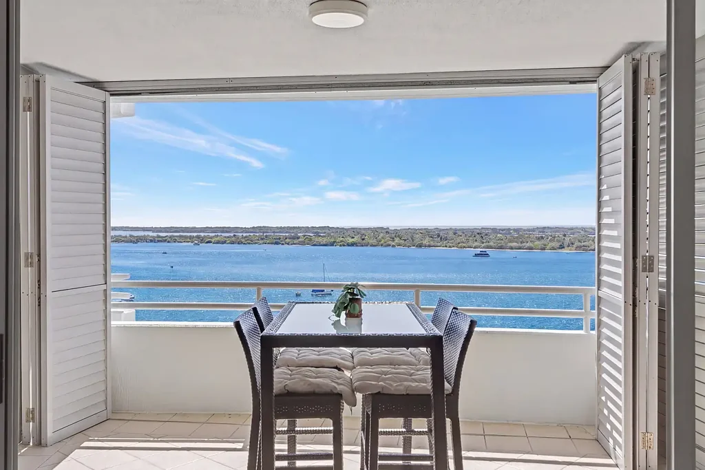 Labrador 2 Slaapkamer PRIZED NORTH-EAST ASPECT  WITH VIEWS YOU'LL NEVER TIRE OF