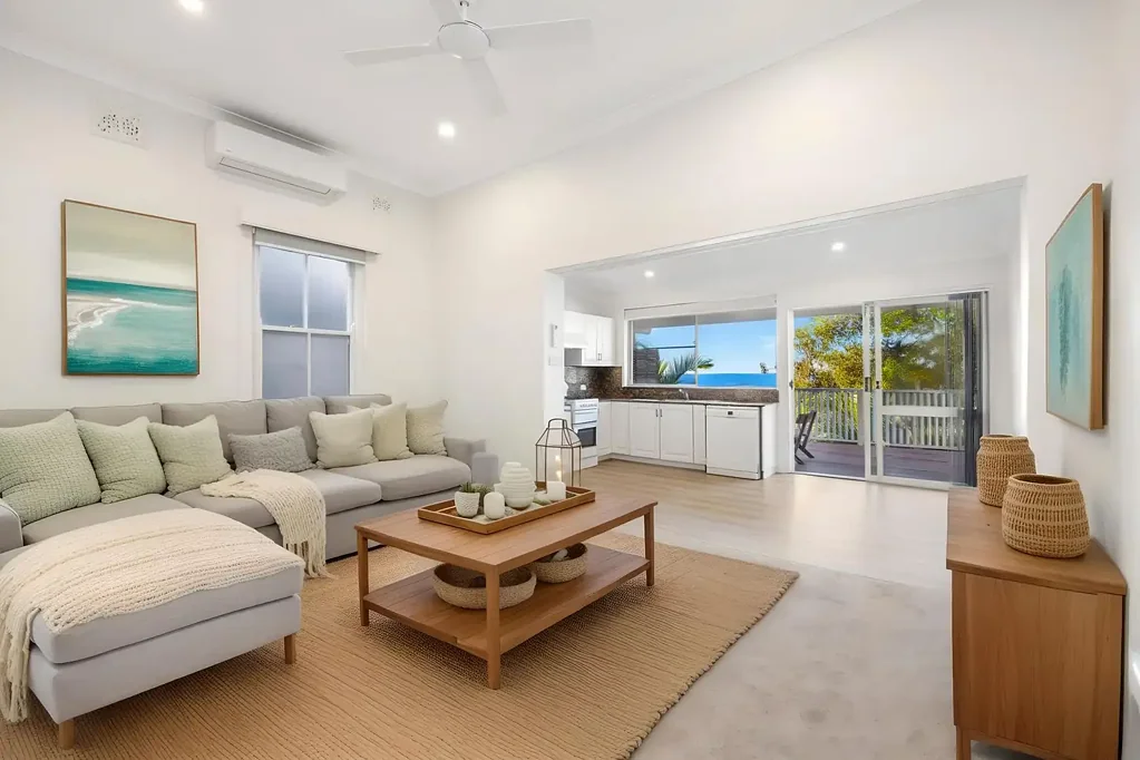 Spacious Semi with Carspace & Entertaining Deck with Ocean Views