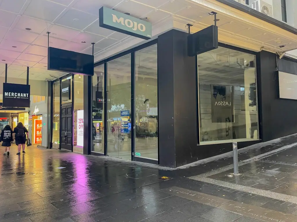 Auckland Central PRIME CORNER FRONTAGE ON QUEEN STREET