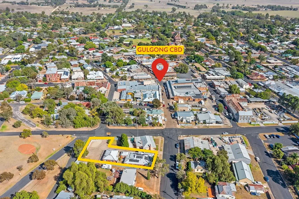 Gulgong 9غرفة نوم BLUE CHIP LOCATION - DUAL DWELLINGS