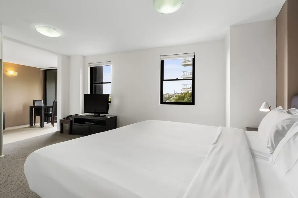 Spacious Top Floor Studio with Balcony, Expansive Views