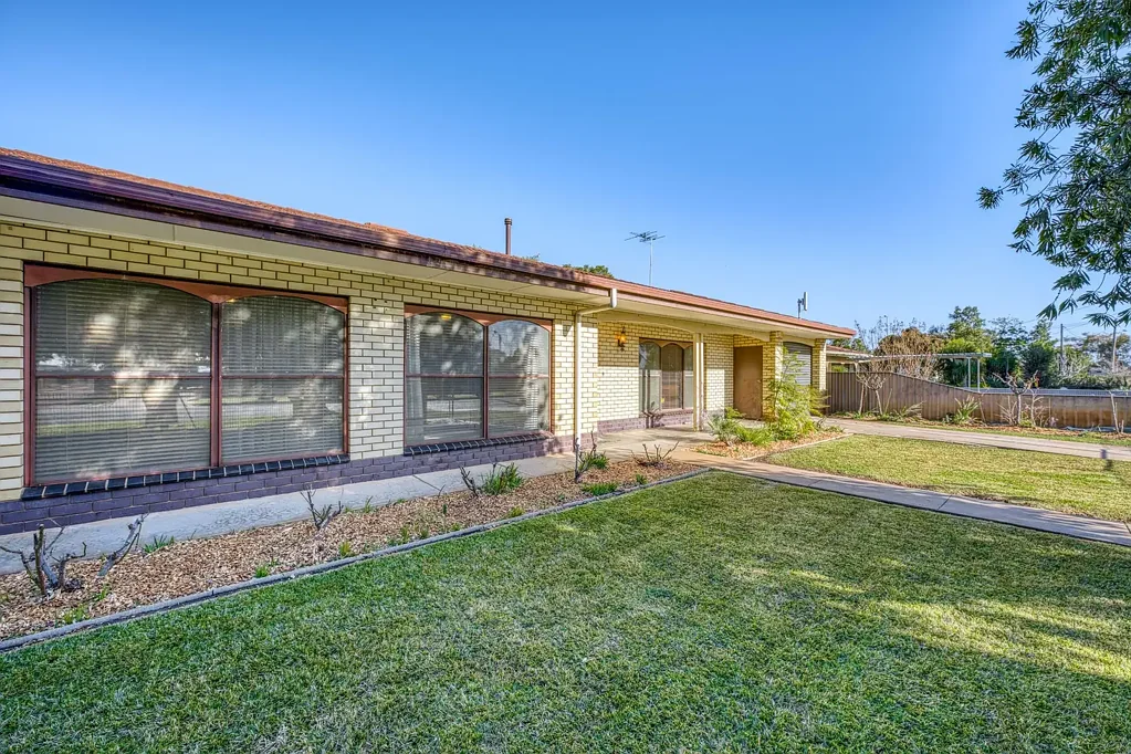 Dareton 3ਬੈੱਡਰੂਮ Neat and complete - centrally located in Dareton.