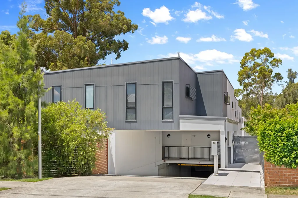 Toongabbie 3房  地段, 便利, 多功能 - 任何联排别墅的最佳选择！ Location, Convenience, Versatility - Best any Townhouse has to offer!