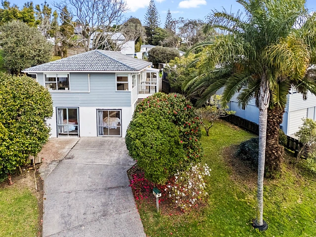 32 Normanton Street, Glenfield, North Shore City