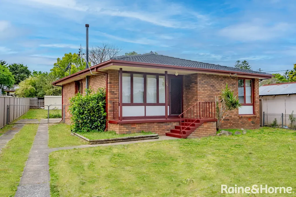 35 Sampson Crescent, Bomaderry, NSW 2541