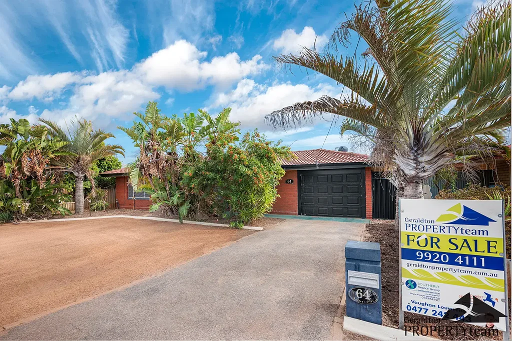 Mahomets Flats 3房  Coastal Convenience on a Generous 808sqm Block