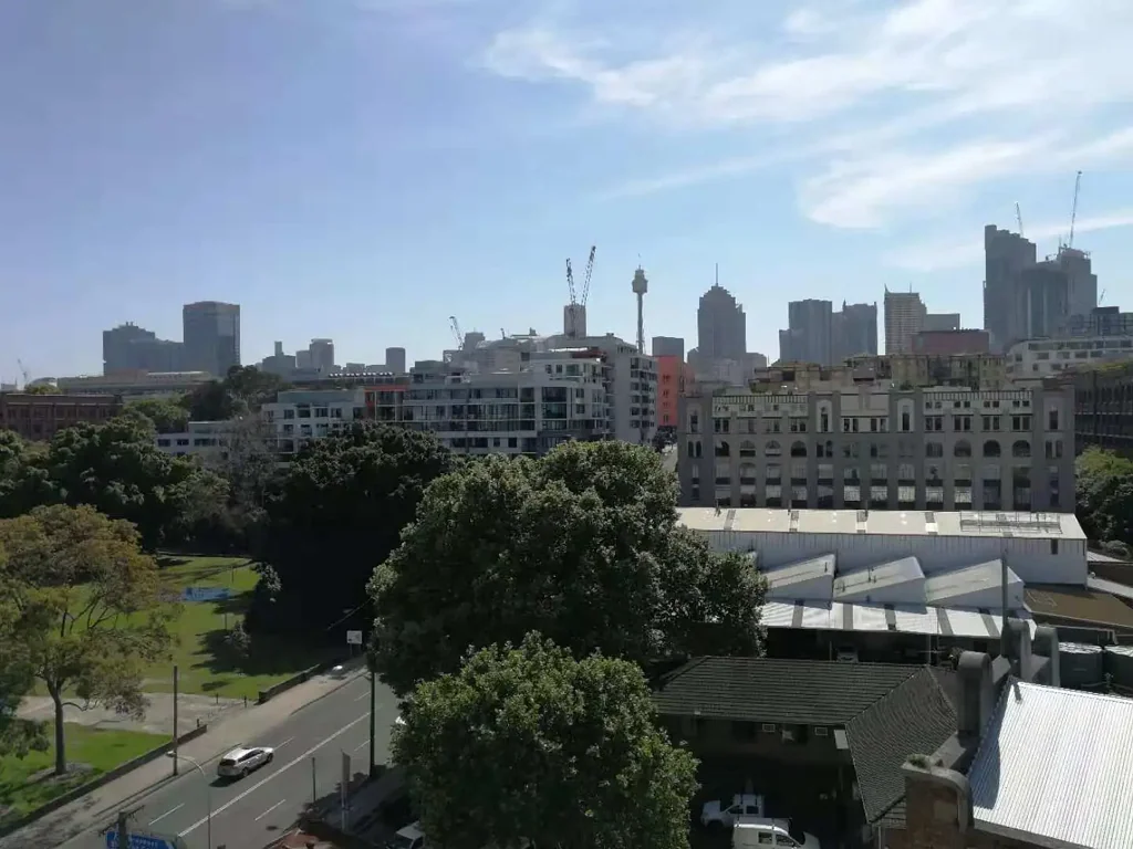 Top Floor 2 bedroom apartment with City View Available Mid Nov