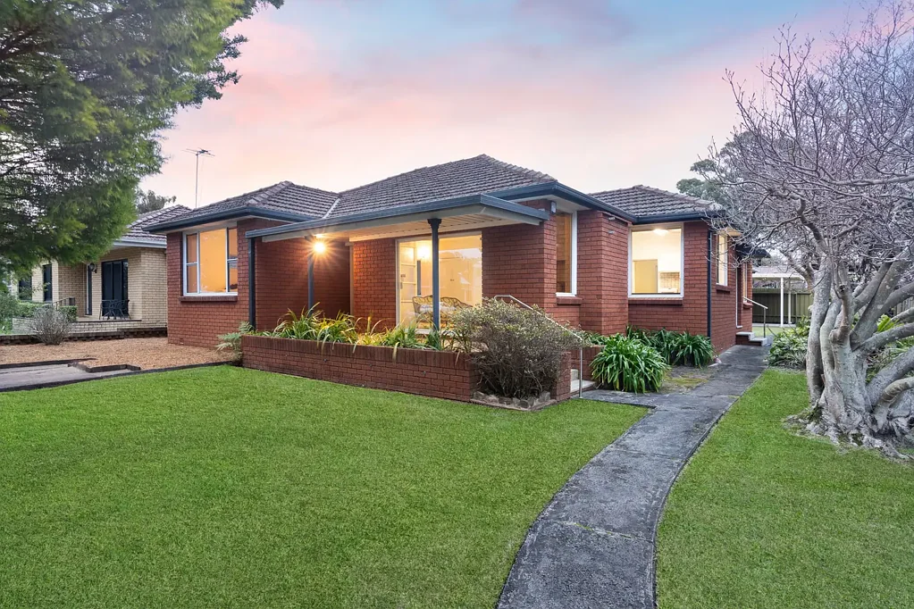 Kirrawee 3ਬੈੱਡਰੂਮ Charming Family Home in Prime Kirrawee Location