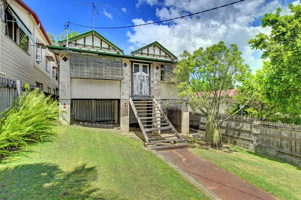Annerley 4 Bedroom Large site for Renovation / Development.