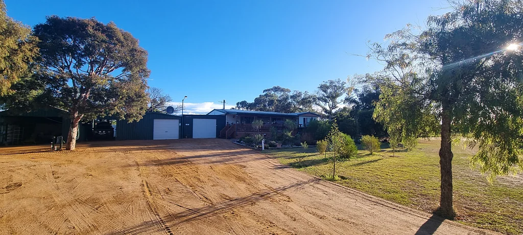 489 South Coast Highway, Pink Lake, WA 6450