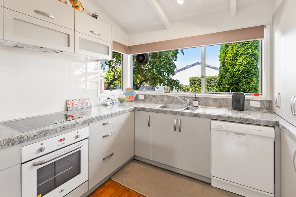 Glenwood 3 Bedroom Family Home Close to Schools & Stadium