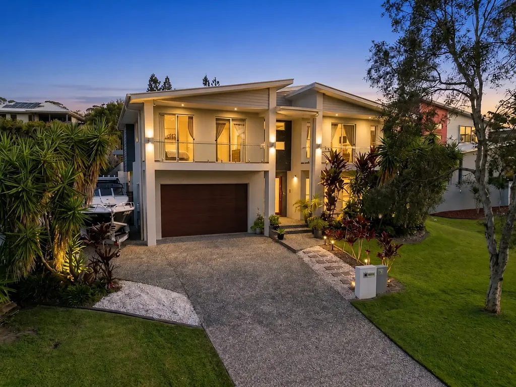 Brookwater 5Phòng ngủ Grand Design: Architectural Excellence in Brookwater